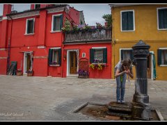 burano girl fountain : venice