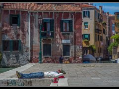 nap on square : venice